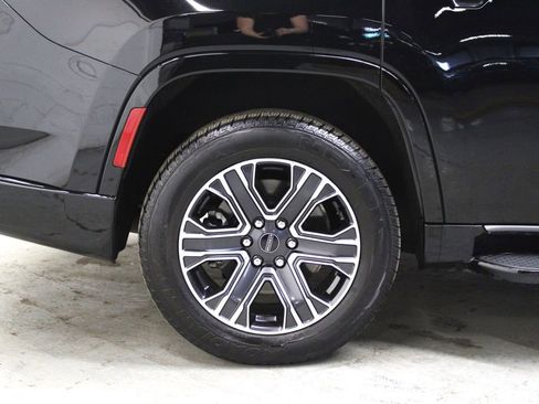 Used 2025 Jeep Wagoneer Series II image 37