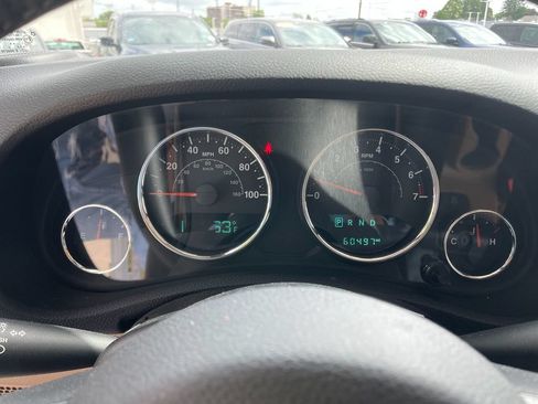 Used 2017 Jeep Wrangler Unlimited Sahara w/ Connectivity Group AWD/4WD image 17
