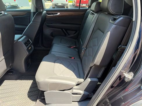 Used 2024 Volkswagen Atlas SE FWD image 19