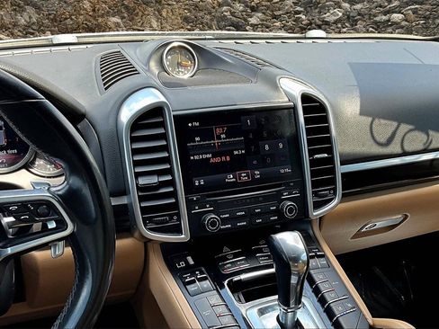 Used 2018 Porsche Cayenne Platinum Edition w/ Premium Package Plus image 6