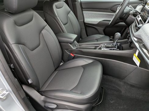 New 2026 Jeep Compass Latitude image 32