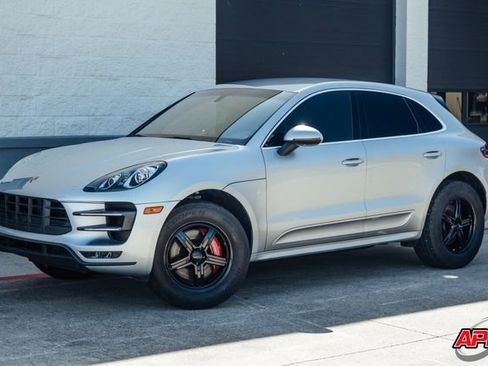 Used 2015 Porsche Macan Turbo image 34