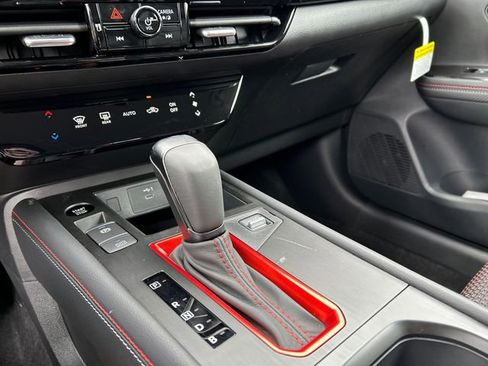 New 2026 Nissan Kicks SR AWD/4WD image 17