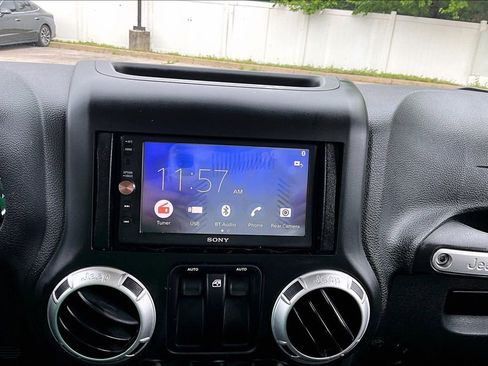 Used 2015 Jeep Wrangler Sport AWD/4WD image 32