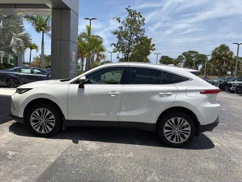 Used 2021 Toyota Venza XLE w/ Softex Package AWD/4WD image 4