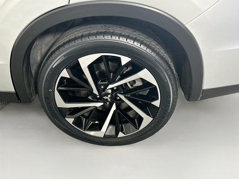 Used 2024 Mitsubishi Outlander SE AWD/4WD image 11