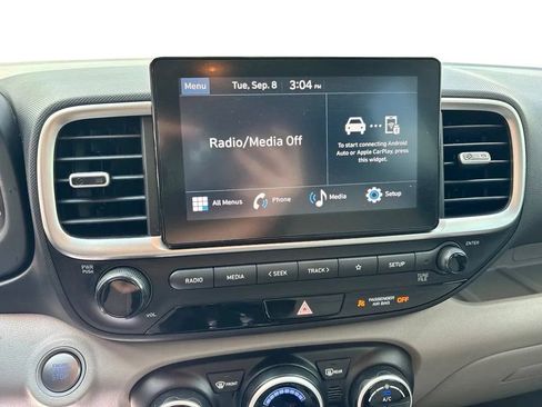 Used 2025 Hyundai Venue SEL FWD image 13