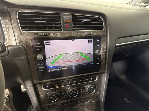 Used 2018 Volkswagen Golf R 4-Door image 16