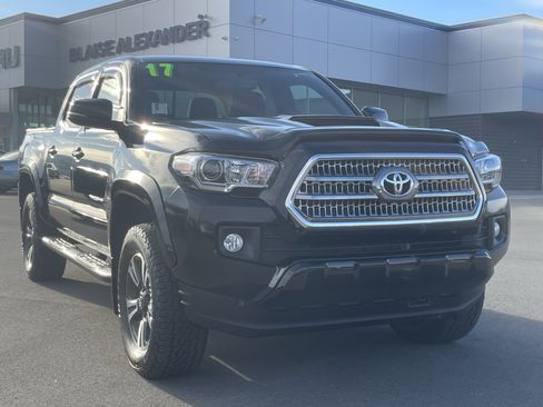 Used 2017 Toyota Tacoma TRD Sport w/ Tow Package (A/T) image 1
