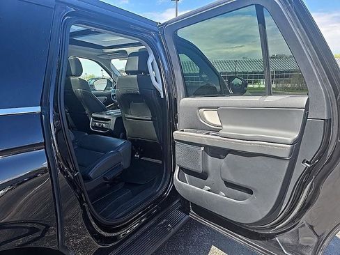 Used 2025 Ford Expedition Max Active AWD/4WD image 39
