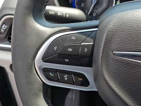 Certified 2023 Chrysler Pacifica Touring-L FWD image 24