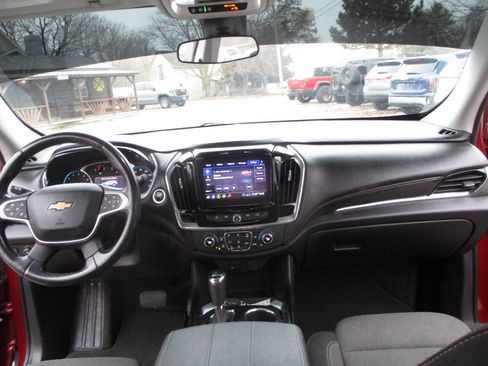 Used 2020 Chevrolet Traverse LT image 21