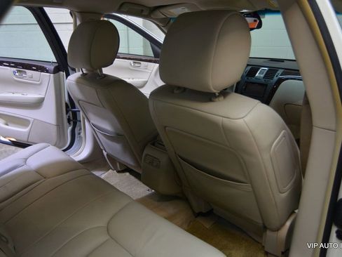 Used 2009 Cadillac DTS w/ Trunk Convenience Package image 22