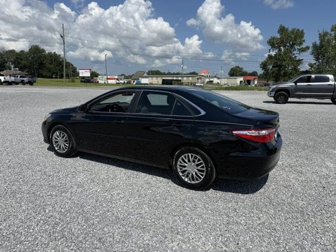 Used 2016 Toyota Camry LE FWD image 2