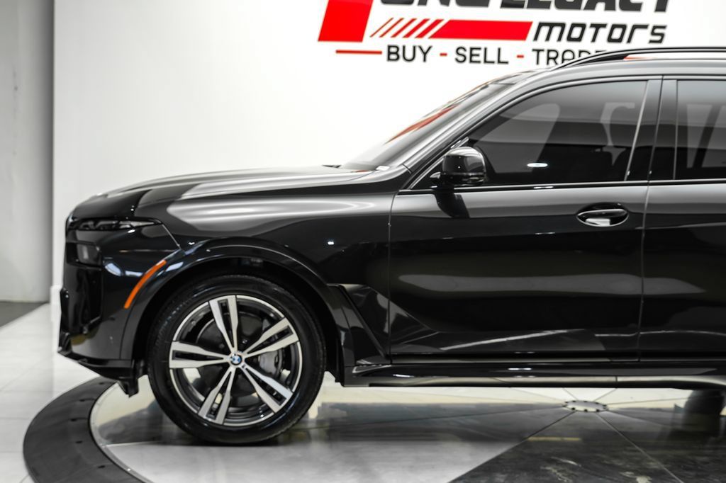 Used 2025 BMW X7 xDrive40i w/ M Sport Package AWD/4WD image 13