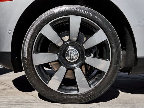 Used 2023 Rolls-Royce Cullinan image 3