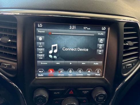 Used 2018 Jeep Grand Cherokee Altitude AWD/4WD image 26