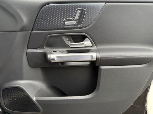 New 2026 Mercedes-Benz GLB 250 image 11