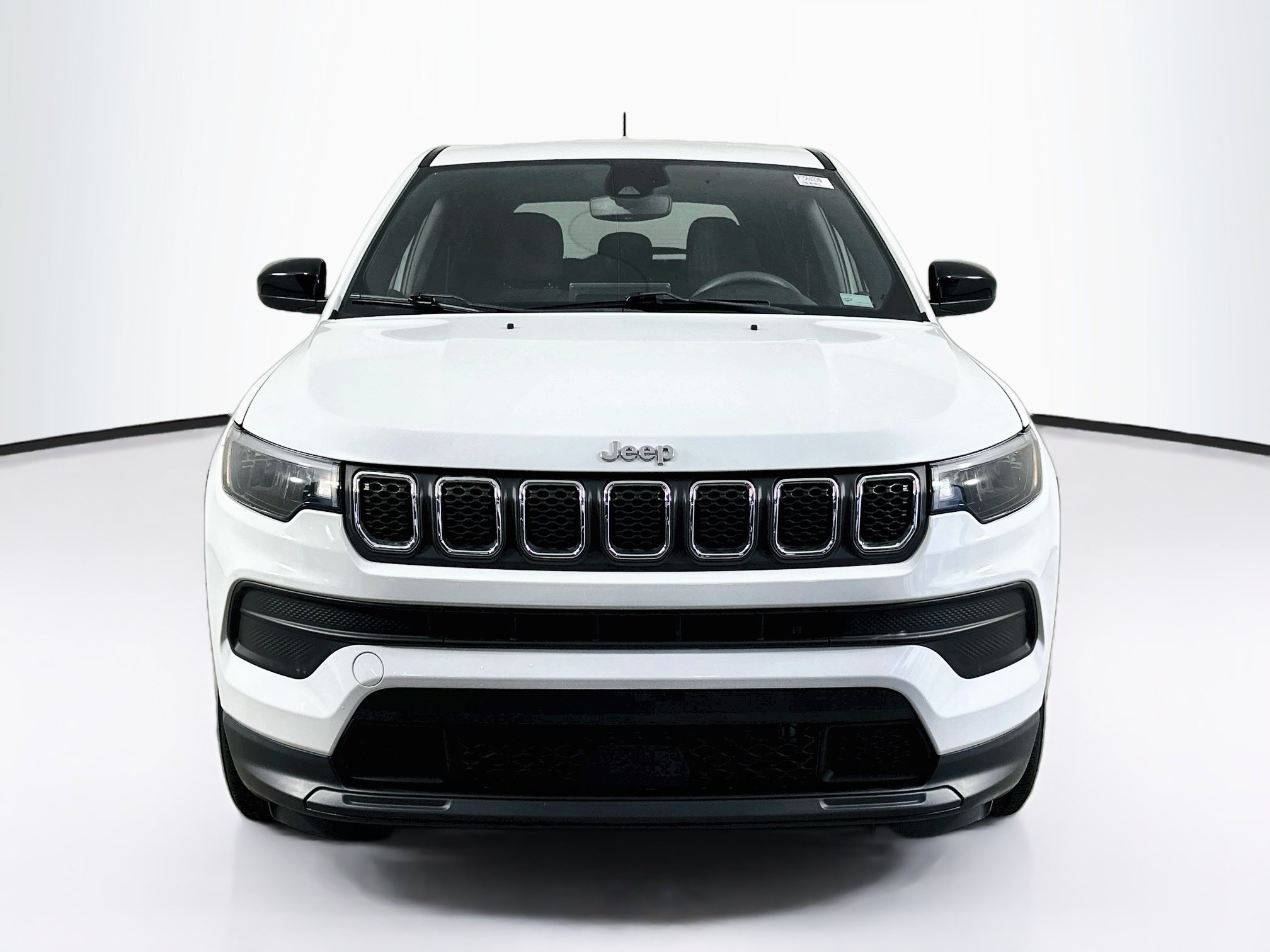 Used 2023 Jeep Compass Sport AWD/4WD image 2