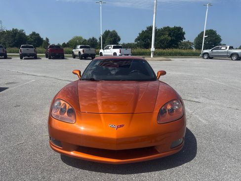 Used 2009 Chevrolet Corvette Coupe w/ Z51 Performance Package RWD image 2