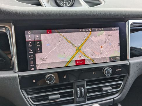 Used 2025 Porsche Macan image 18