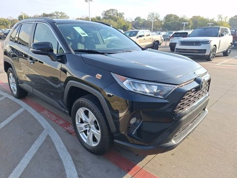 Used 2021 Toyota RAV4 XLE image 8