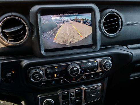 Used 2021 Jeep Wrangler Unlimited Sahara w/ Cold Weather Group image 20