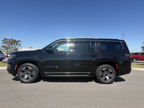 Used 2024 Jeep Wagoneer Series II w/ Flexible Seating Group RWD image 2
