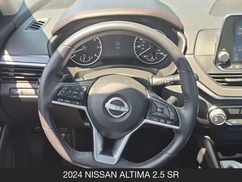 Used 2024 Nissan Altima 2.5 SR FWD image 12