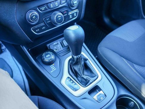 Used 2016 Jeep Cherokee Latitude w/ Safety/Convenience Group image 29