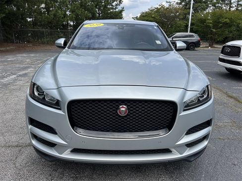 Used 2020 Jaguar F-PACE Premium image 2