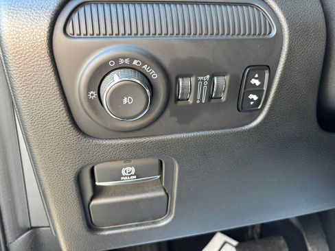 Used 2024 Jeep Wagoneer L Series II w/ Flexible Seating Group AWD/4WD image 24