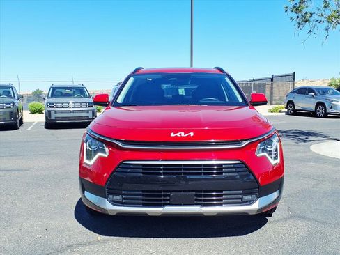 Used 2024 Kia Niro EX Touring image 2