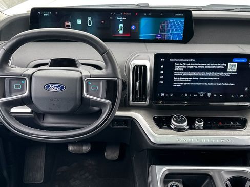 Used 2025 Ford Expedition Max Platinum AWD/4WD image 13