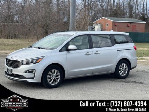 Used 2019 Kia Sedona L FWD image 1