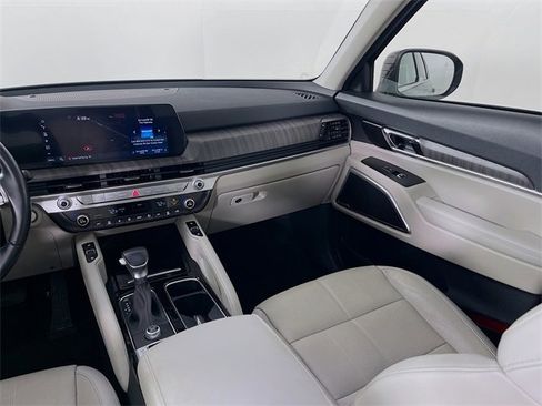 Used 2023 Kia Telluride EX w/ EX Captain's Chair Package image 26