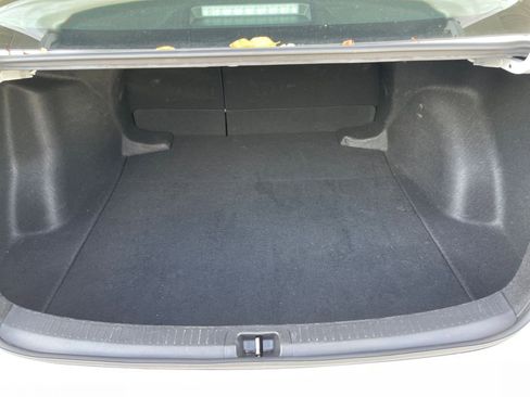 Used 2025 Toyota Corolla LE image 28