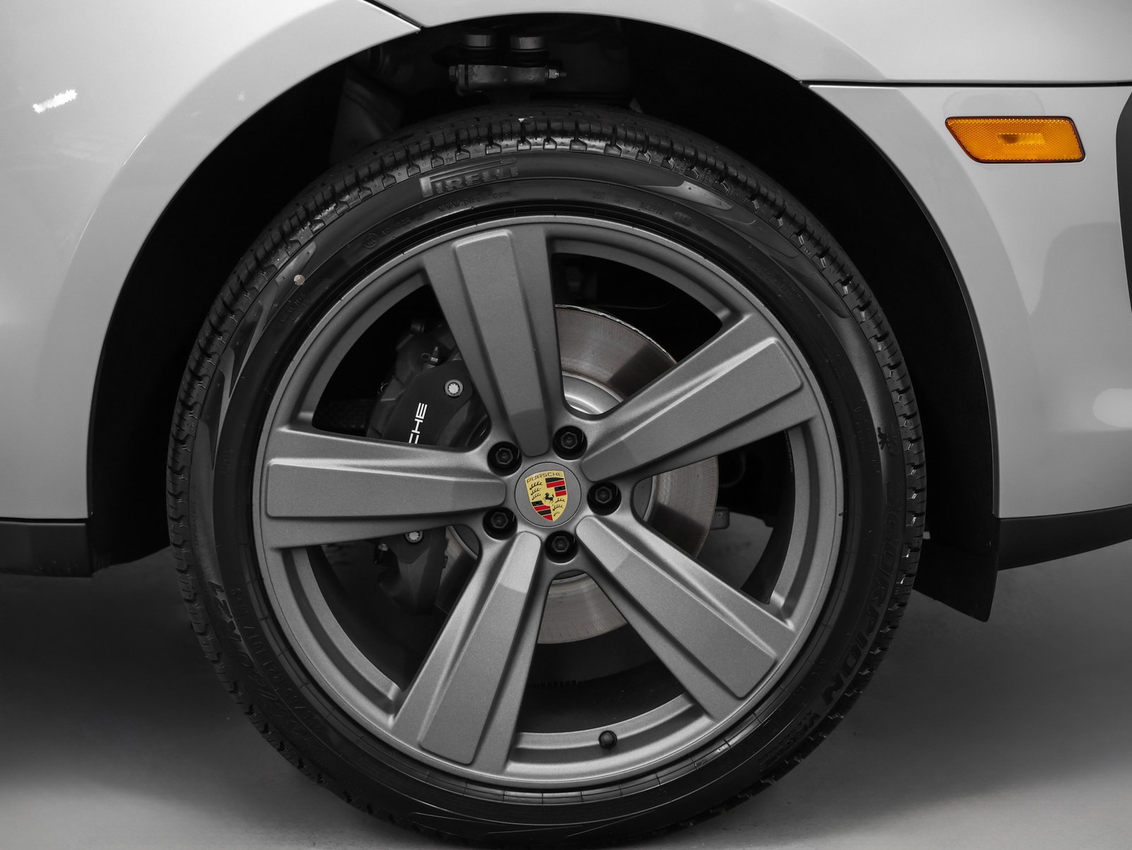 Certified 2025 Porsche Macan AWD/4WD image 15