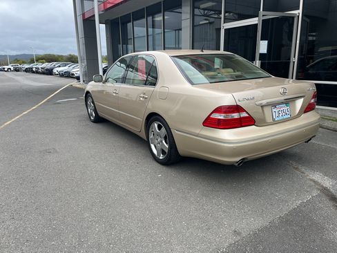 Used 2005 Lexus LS 430 RWD image 19