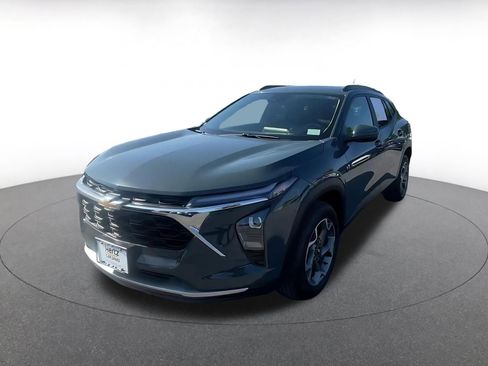 Used 2025 Chevrolet Trax LT image 7