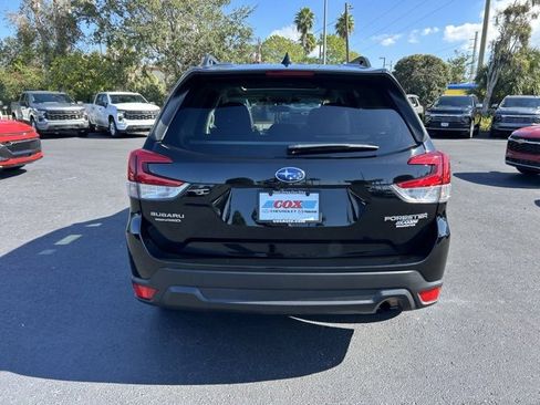 Used 2023 Subaru Forester Premium image 5