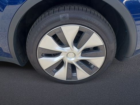 Used 2023 Tesla Model Y AWD image 19