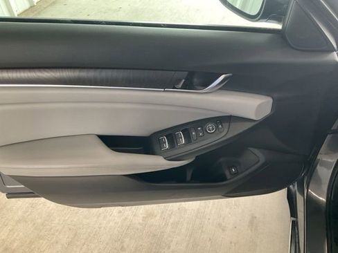 Used 2019 Honda Accord EX image 4