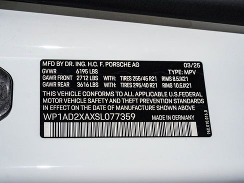 Certified 2025 Porsche Macan Electric image 30