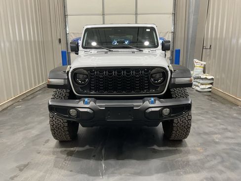 Used 2024 Jeep Wrangler Unlimited image 2