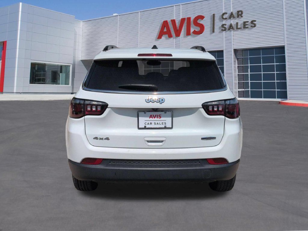Used 2025 Jeep Compass Latitude w/ Sun & Sound Group AWD/4WD image 7