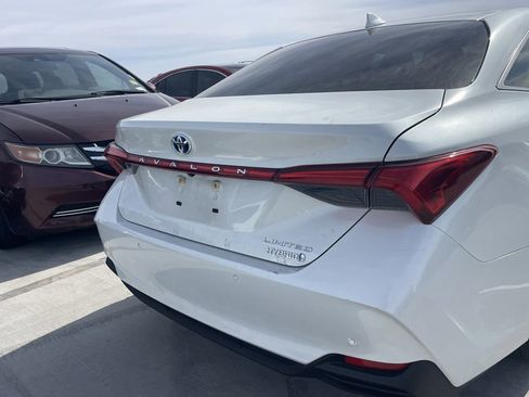 Used 2021 Toyota Avalon Limited w/ Advanced Safety Package image 4