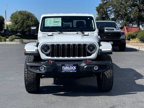 New 2026 Jeep Gladiator Rubicon w/ Steel Power Dome Hood Package AWD/4WD image 2
