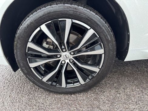 Used 2023 Volvo XC60 B5 Plus w/ Climate Package FWD image 6