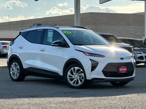 Used 2022 Chevrolet Bolt EUV LT w/ Comfort Package image 2